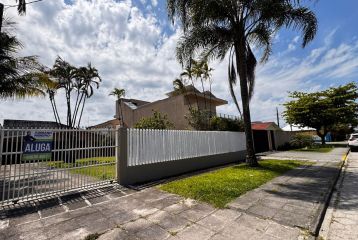 Ref 801 Casa apenas 4 quadras do Mar próximo do Show caiobá